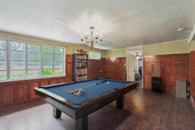 Building Photo - Amazing Historic 1940's Home in Original C...