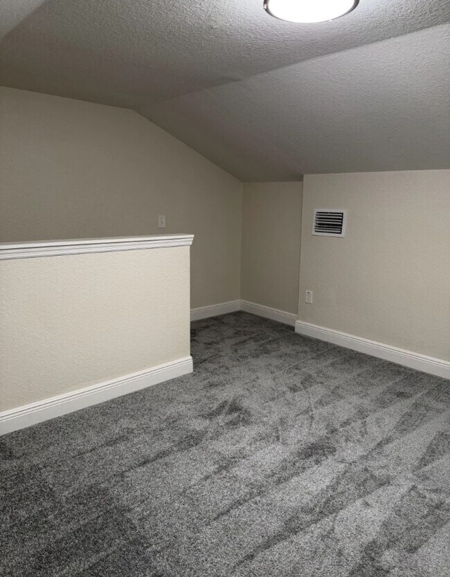Building Photo - 5150 SE 103rd Ln