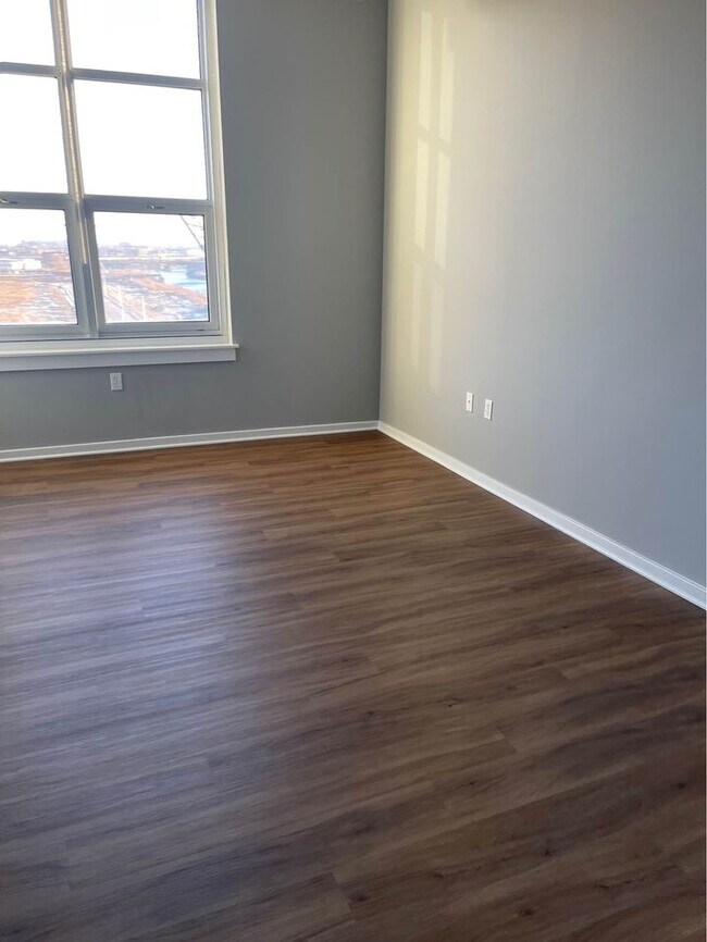 Building Photo - 1136 S Delano Ct W