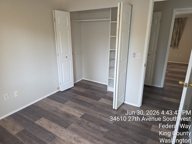 Building Photo - Federal way split level home - 3 bedrooms 2 bathrooms, AC, RV parking, EV Chargers and more, Avai...
