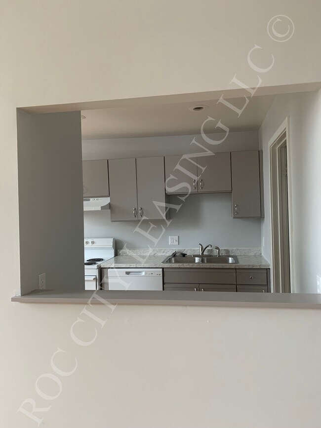 Building Photo - 214-216-216 Andrews St