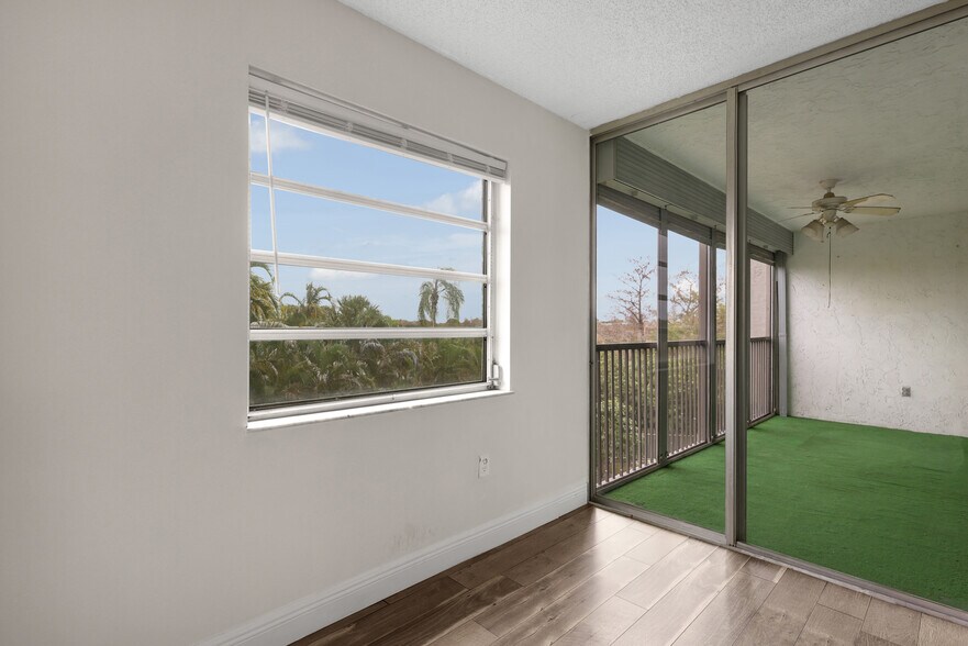Master Bedroom Patio Entrance - 3940 Inverrary Blvd