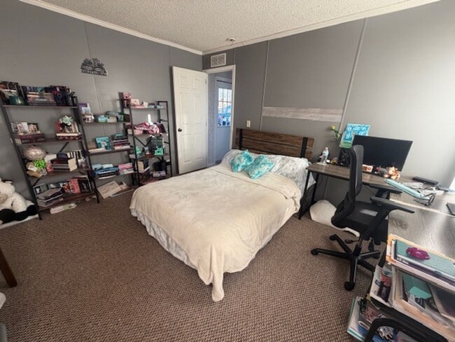 Building Photo - NEW RENTAL LISTING - NO HUD NO SECTION 8