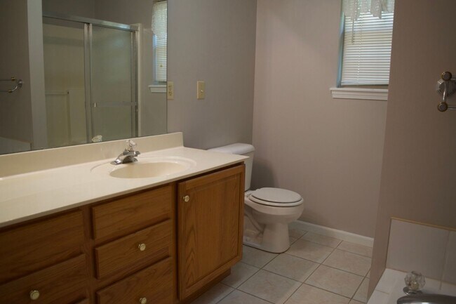Building Photo - Great 3 Bed 2 Bath House In Ashland MO!