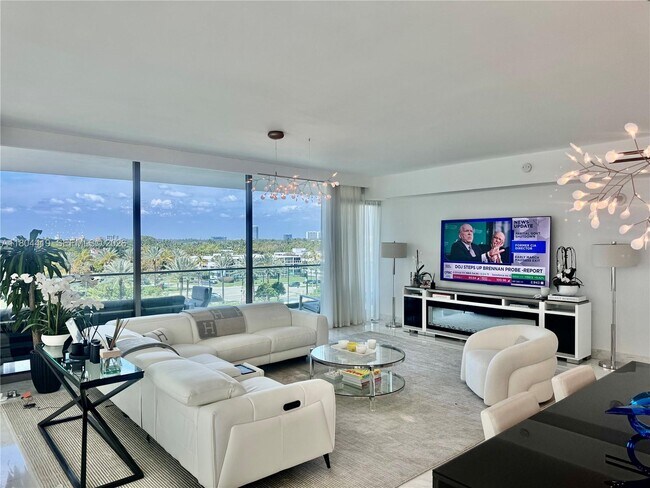 Building Photo - 10201 Collins Ave