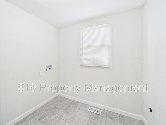 Building Photo - 8404 E 47th Terrace