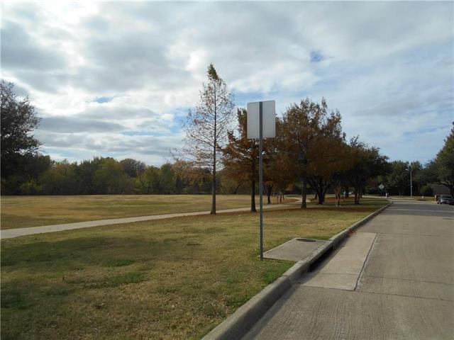 Building Photo - 3013 Foxhollow Dr
