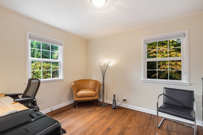 Building Photo - 3177 NE 84th St