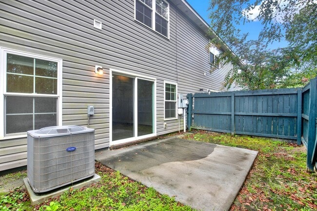 Building Photo - Townhome for Rent