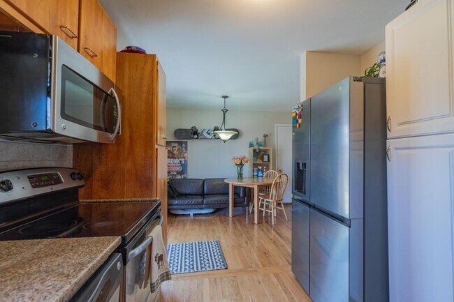 Building Photo - 760 39th St