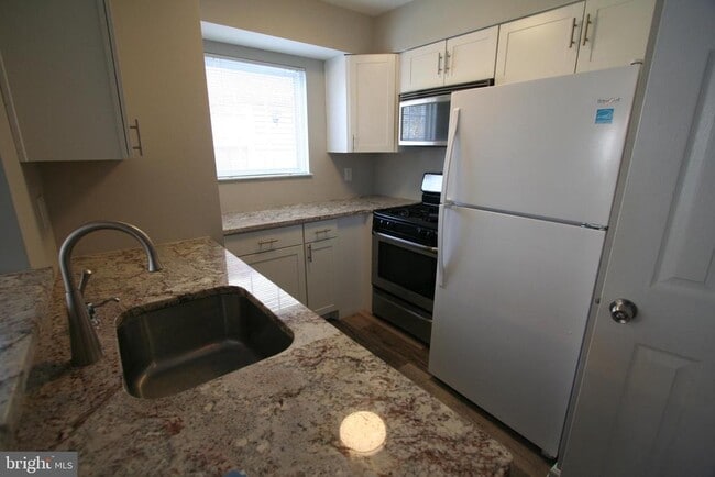 Building Photo - 6233 Sandpiper Ct