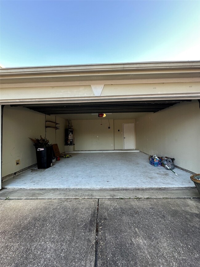 Building Photo - 2882 Sun River Ln