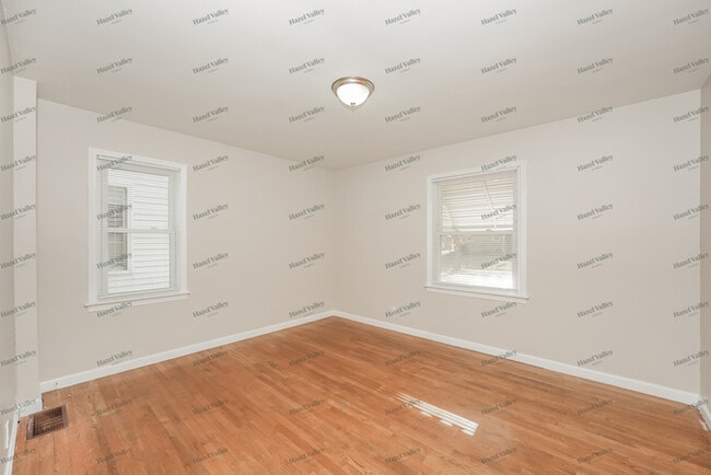 Building Photo - 3827 Salisbury Rd