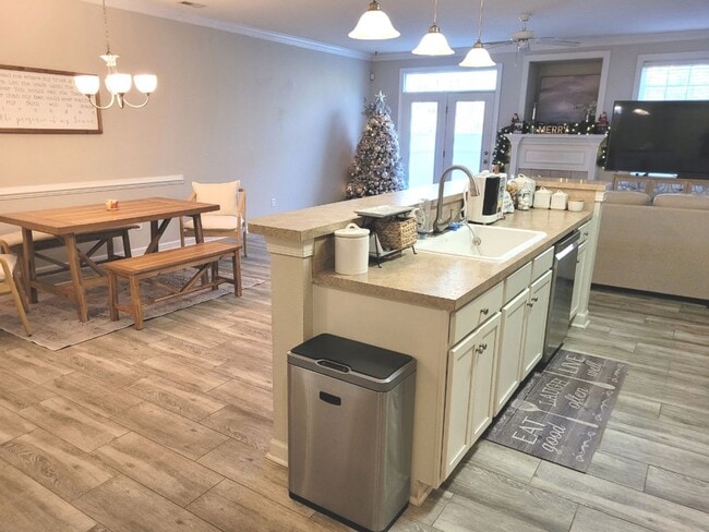 Building Photo - Gorgeous Townhome-Style Condo in Virginia Beach!