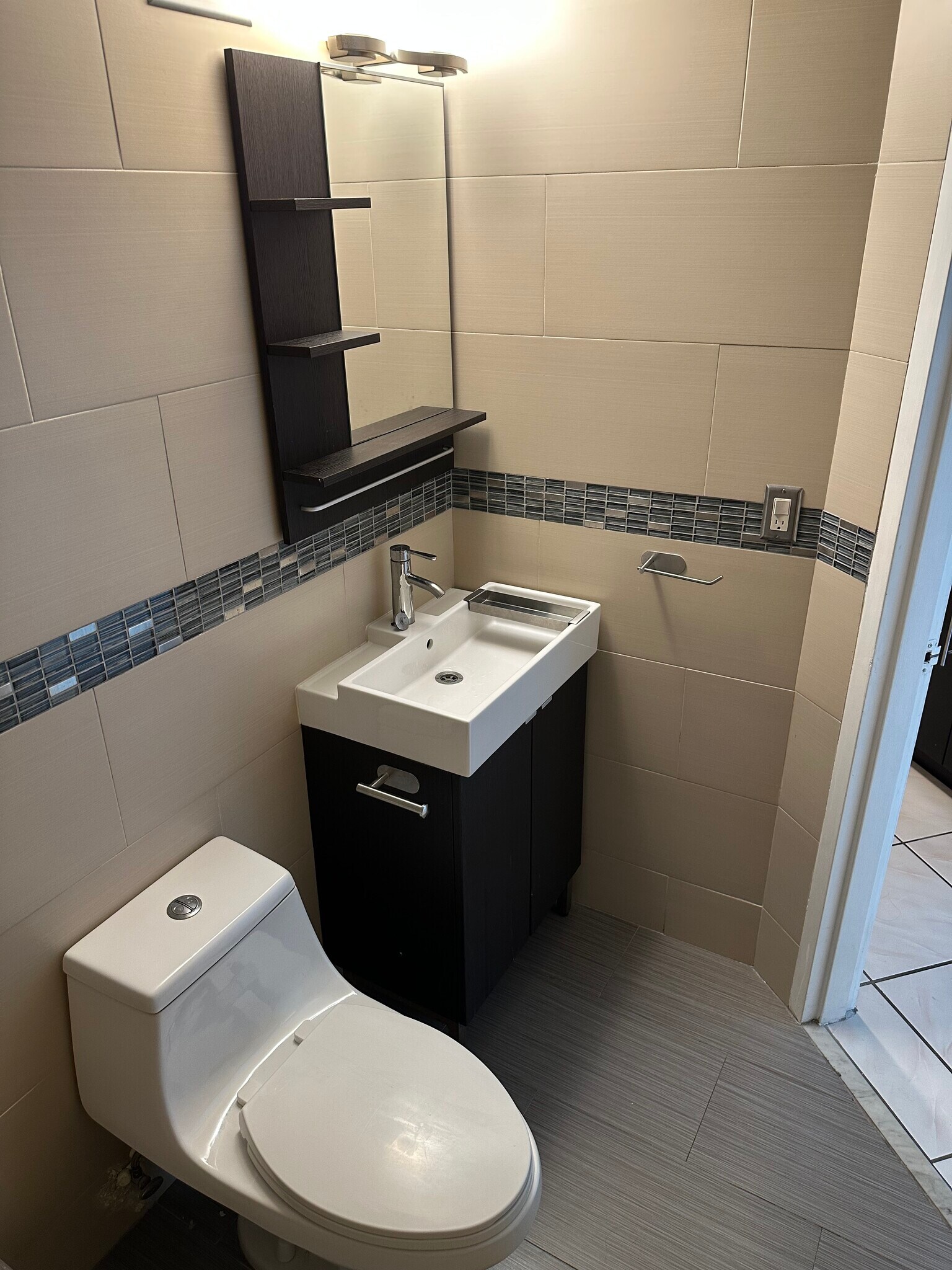 Building Photo - 999 Brickell Bay Dr