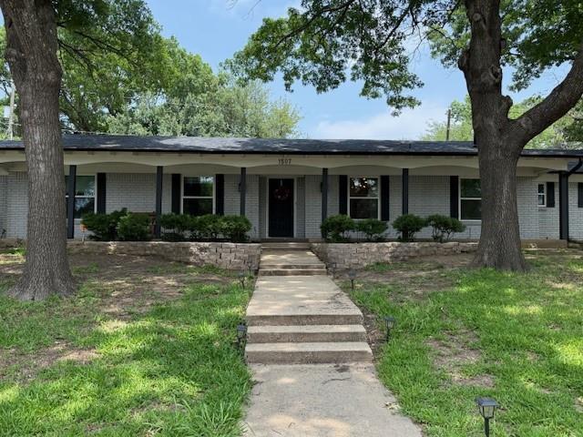 Building Photo - 1507 Greenbrier Dr