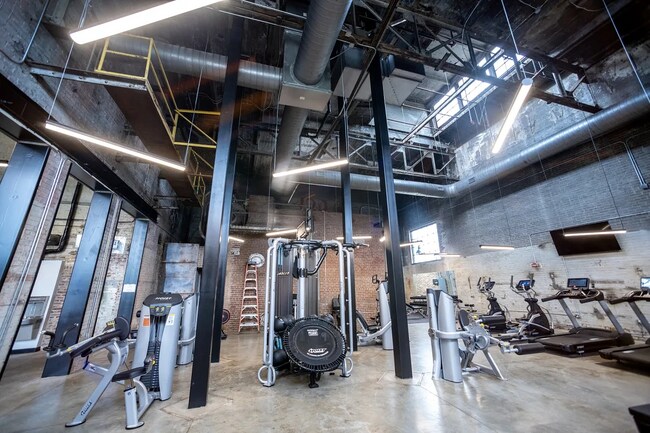 Building Photo - 711 N Front St