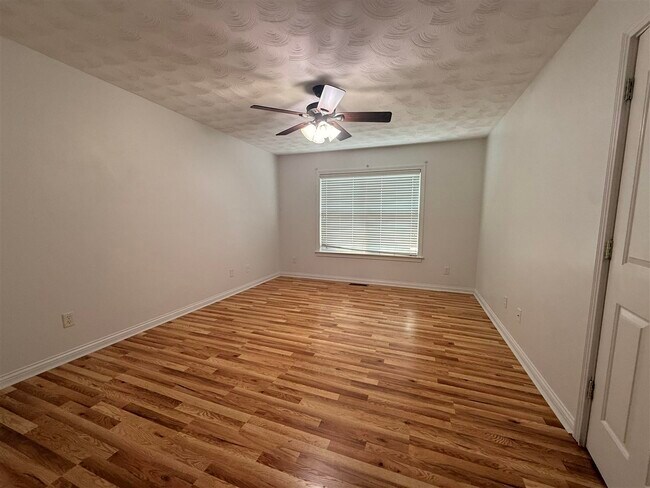 Building Photo - 1304 Primrose Ct