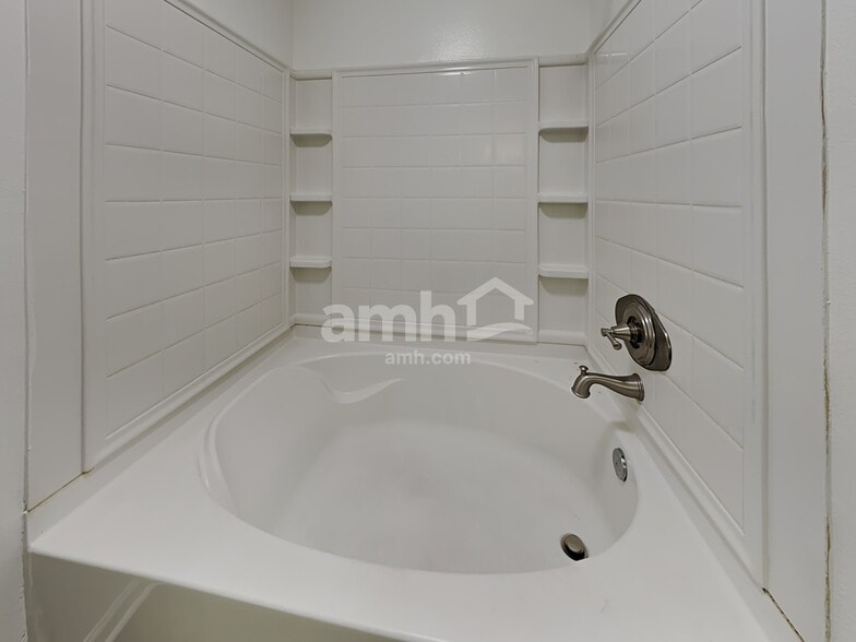 Building Photo - 5613 Topsail Ct