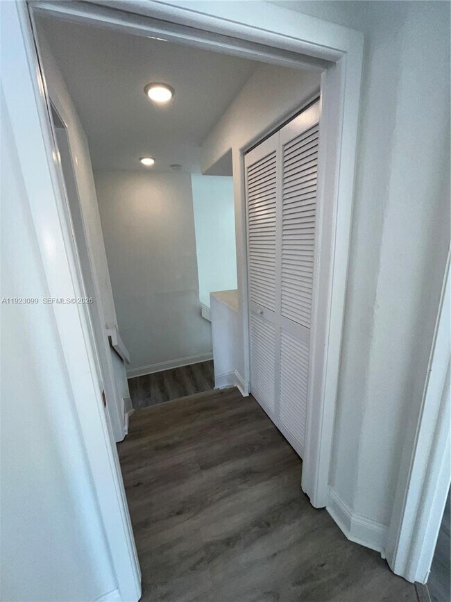 Building Photo - 1127 Laguna Springs Dr