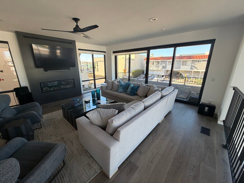 Building Photo - 116 W Channel Islands Blvd