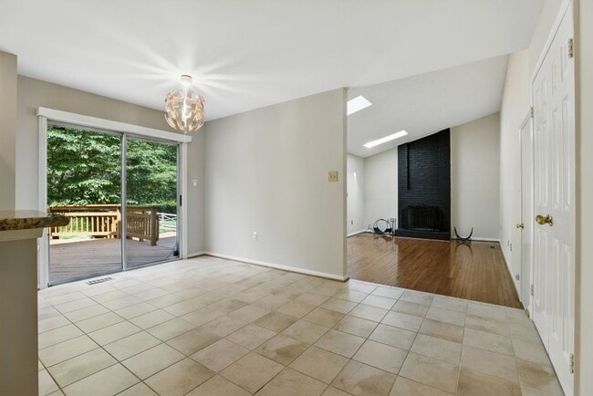 Building Photo - 14720 Peachwood Dr