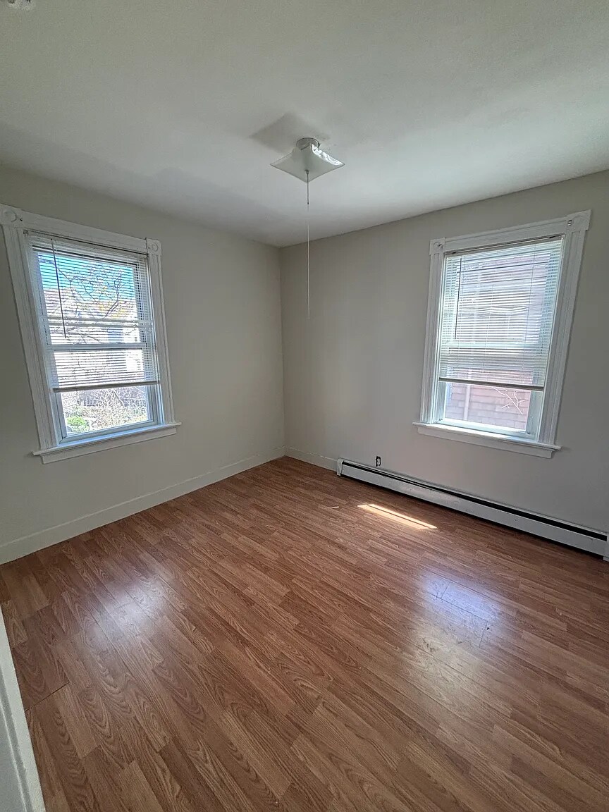 Building Photo - 77 Pekin St