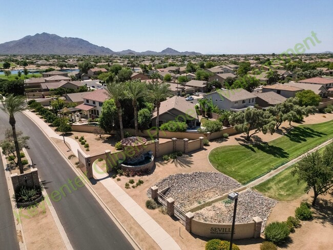 Building Photo - Spacious 4-Bedroom Home with Pool in Gilbe...