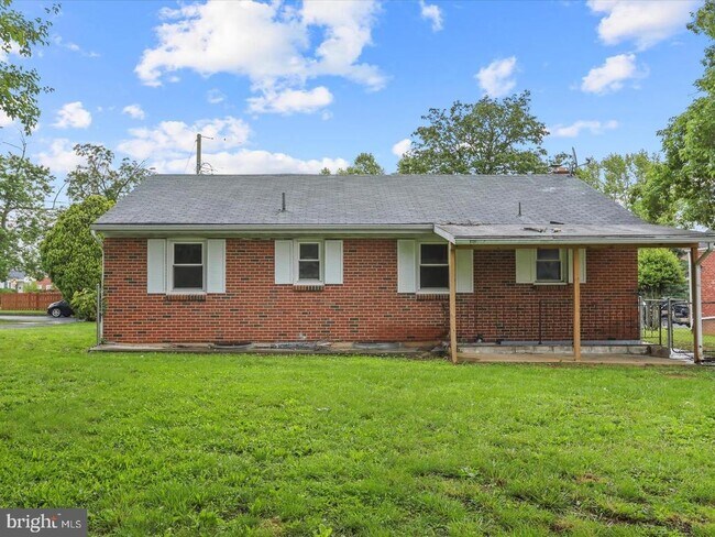 Building Photo - 233 Molden Dr