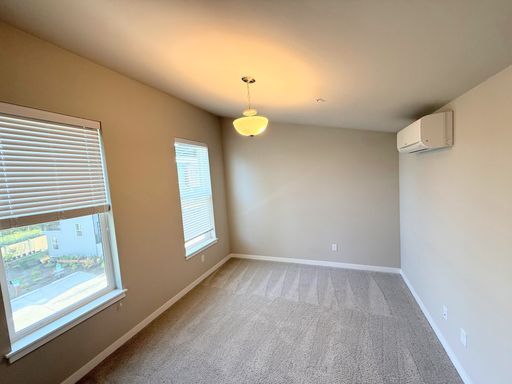 Building Photo - Stunning Tri Level 2 bed /2.5 bath Townhom...