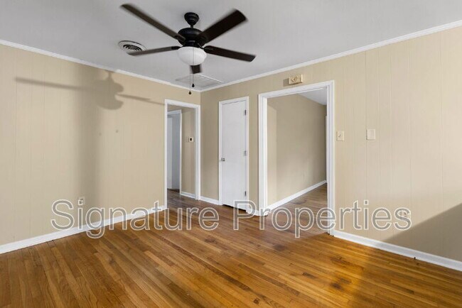 Building Photo - 1413 Robindale Rd