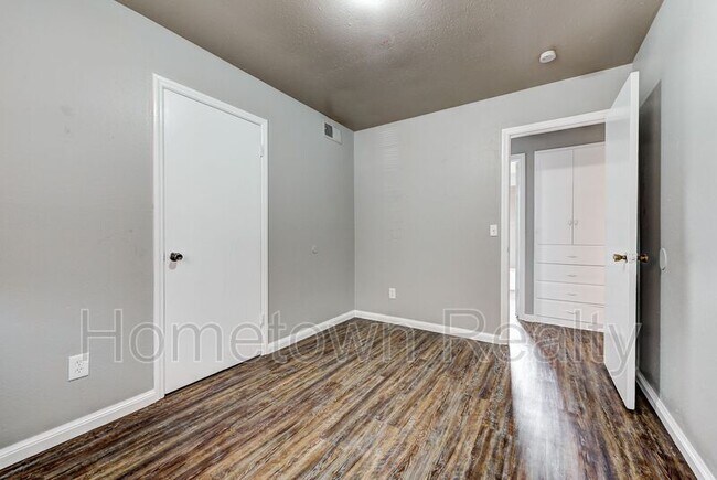 Building Photo - 1308 Mcdonald Dr