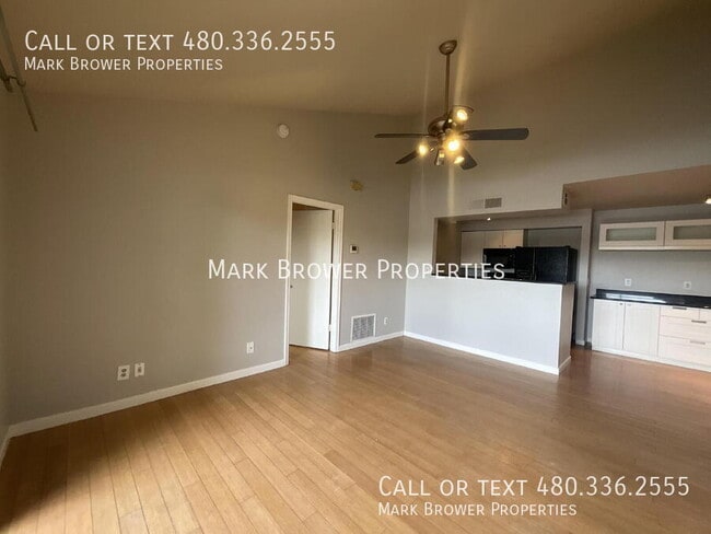 Building Photo - 623 W Guadalupe Rd