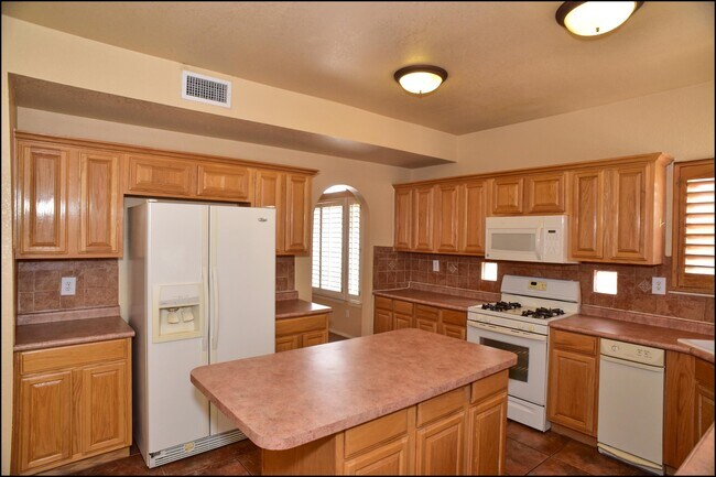 Building Photo - 2041 Shadow Ridge Dr