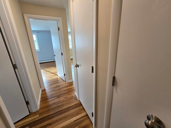 Building Photo - 194 Lincoln St