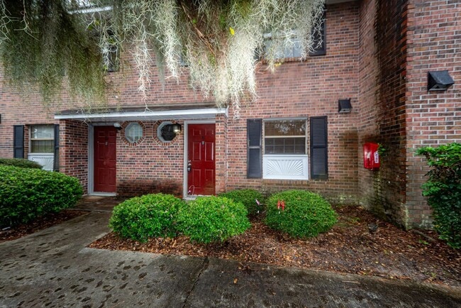 Primary Photo - 3 Bedroom 2.5 Bath Condo in Parsonage Poin...