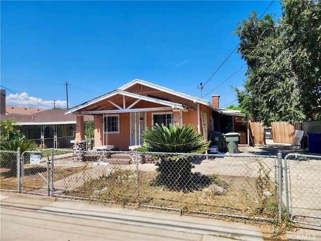 Primary Photo - 224 E Rialto Ave