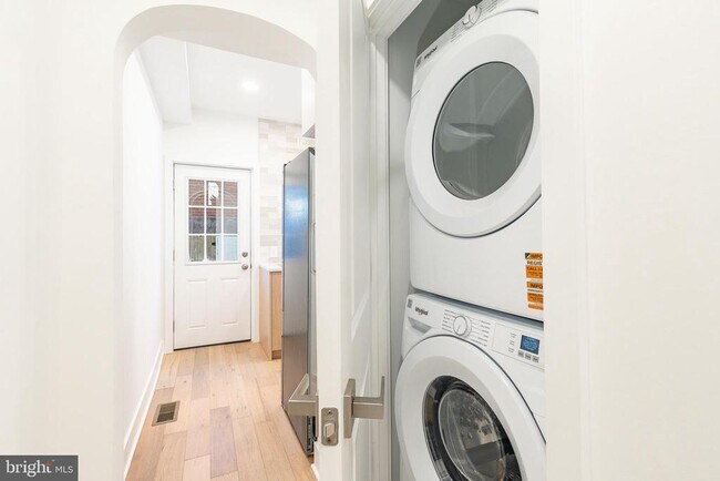 Building Photo - 2563 E Elkhart St