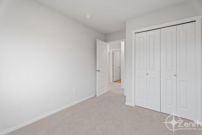 Building Photo - 13748 NE 66th Wy