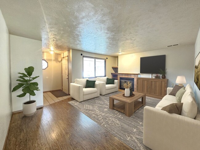 Primary Photo - 6902 N Old Fort Dr