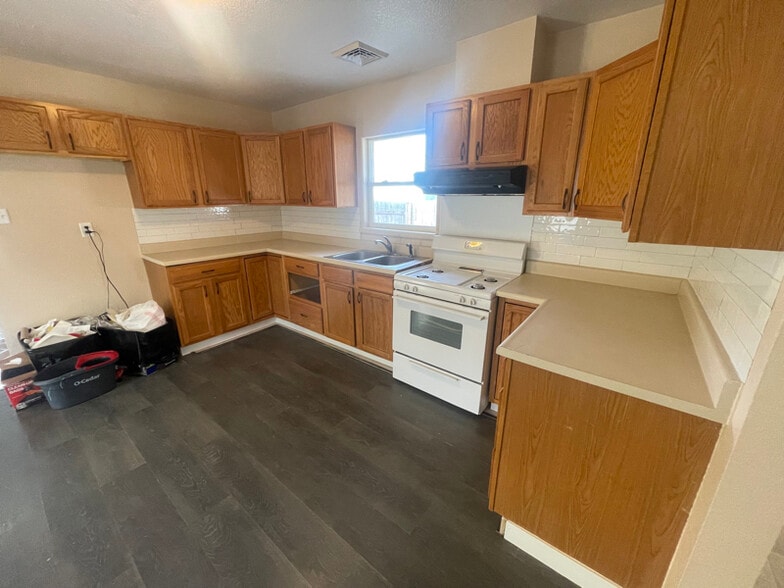 Building Photo - 319 W 14th St