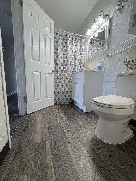 Building Photo - 1005 Hickory Hill Ln