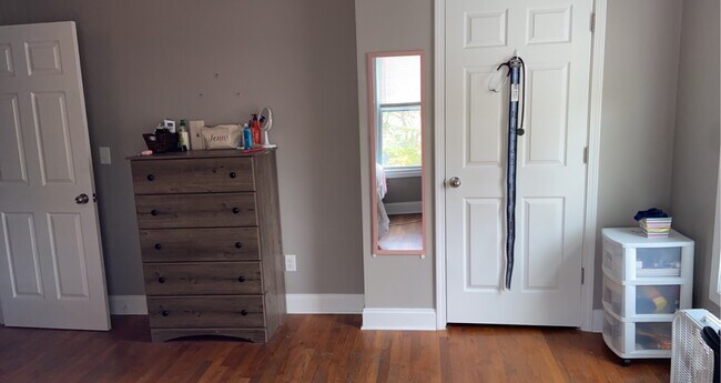 Building Photo - 314 Pleasant St