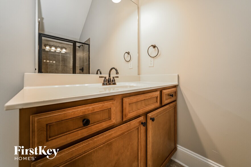 Building Photo - 51 Maple Hill Dr