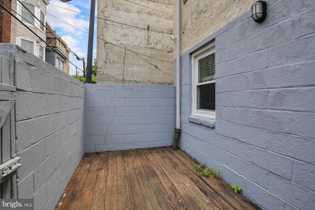 Building Photo - 1519 Montrose St