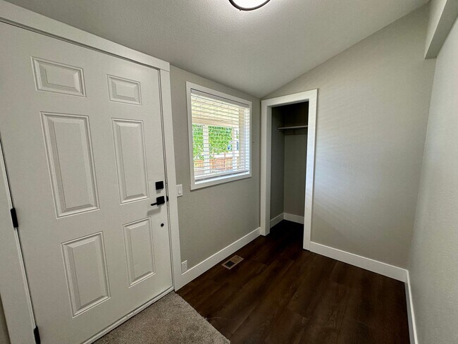 Building Photo - Come Experience the Charm of Cle Elum