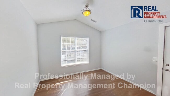 Building Photo - Immaculate 3 BD/2 BA Home w/Vaulted Ceilings, LVP Flooring and Fenced Yard