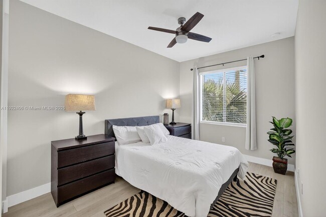 Building Photo - 1402 SW 4th Ave