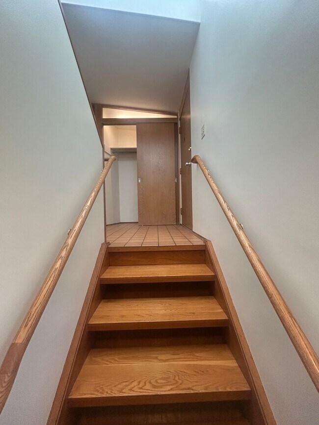 Building Photo - 3 bed, 2 1/2 bath house