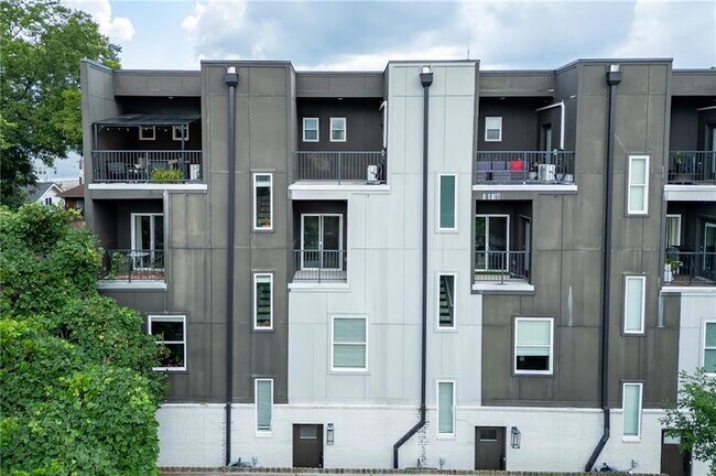 Building Photo - 456 Parkway Dr NE